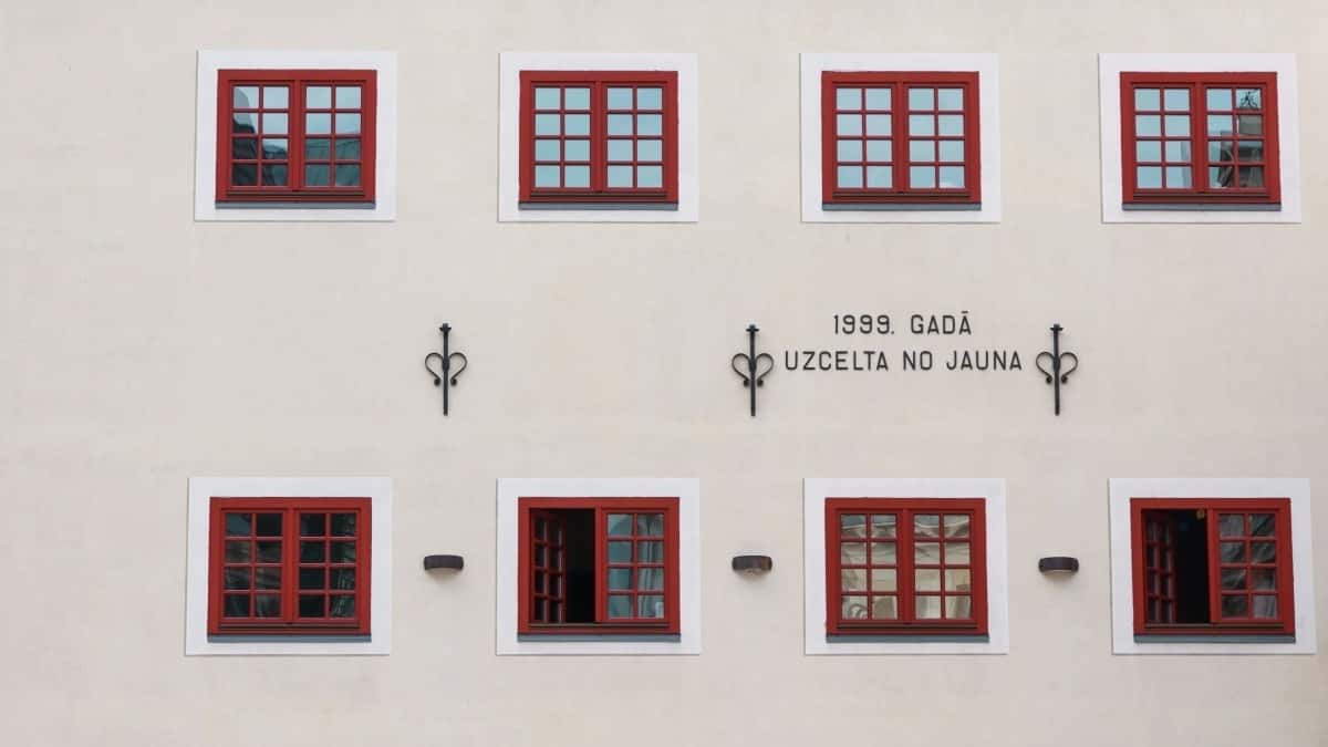 2025 Spain LinkedIn reklamepriser og målretning for danske annoncører