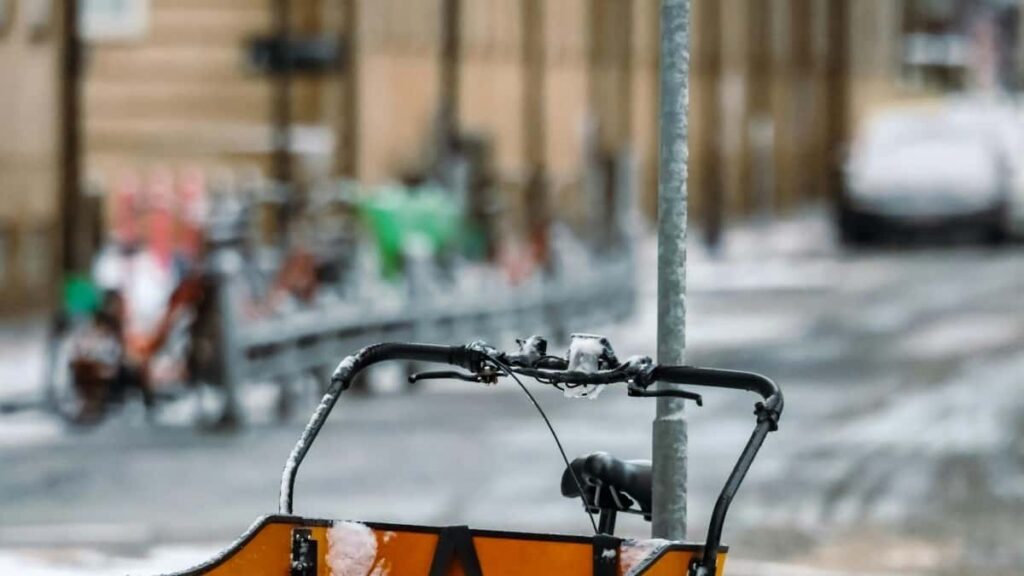 Praktisk guide til danske creators: hvordan du finder, pitch'er og samarbejder med georgiske brands pa Snapchat for UGC-opgaver.