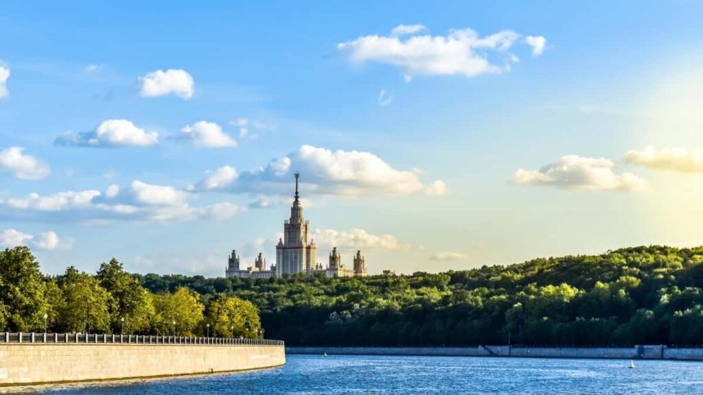 Praktisk guide til danske creators: hvordan du pitch'er marokkanske brands pa TikTok, far samarbejde og bruger det i dit mediakit for trovrdighed.