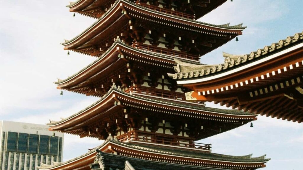 Praktisk guide for danske creators: hvordan du kontakter hollandske brands pa Chingari, pitch-strategier, priseksempler og lokaliseringsrad.