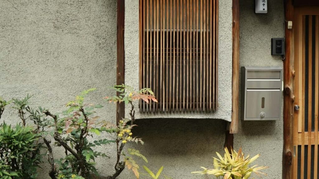 Praktisk guide til danske kreatrer: hvordan du finder, pitcher og lander samarbejde med amerikanske brands via Zalo taktikker, skabeloner og eksempler.