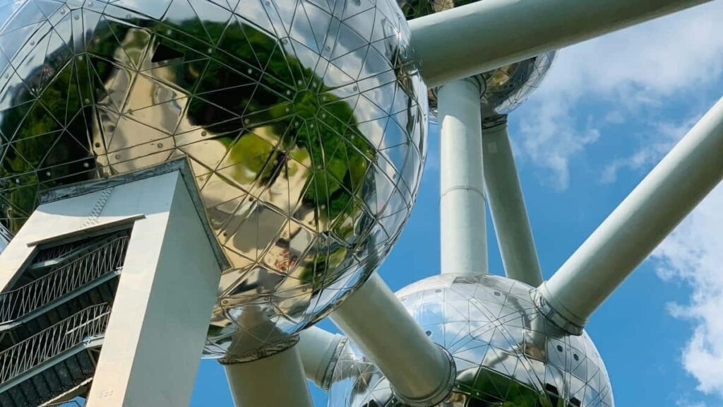 Praktisk guide til danske annoncrer: sadan finder og samarbejder du med serbiske SoundCloud-creators til ssonbaserede modekampagner.