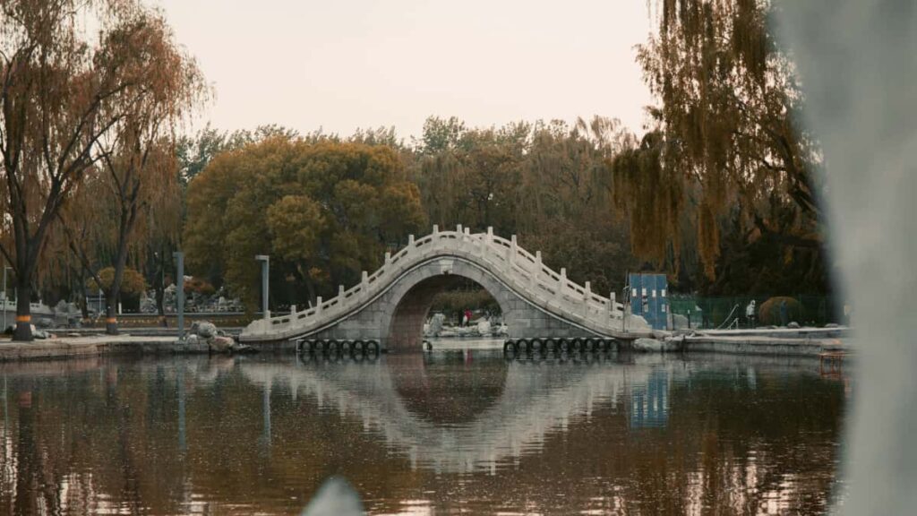 Praktisk guide for danske annoncrer: hvordan du finder og aktiverer azerbajdsjanske Spotifyskabere til at promovere online lringsplatforme.