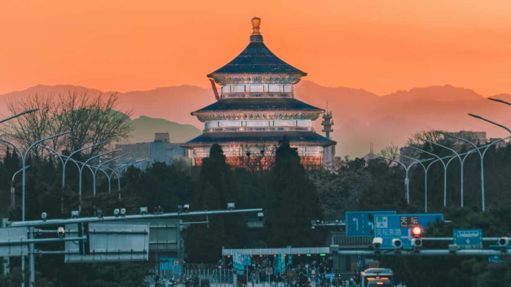 Praktisk guide til danske creators: hvordan du finder, kontakter og aftaler unboxing/testimonial-optagelser med ecuadorianske brands pa YouTube inkl. outreach-skabeloner og lokale tips.