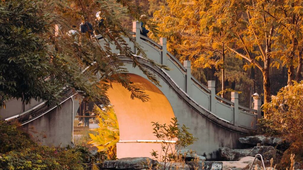 Praktisk guide for danske creators: hvordan du pitch'er UAEbrands pa Spotify, bruger strke CTA'er og bygger malelige konverteringer med lokal indsigt.