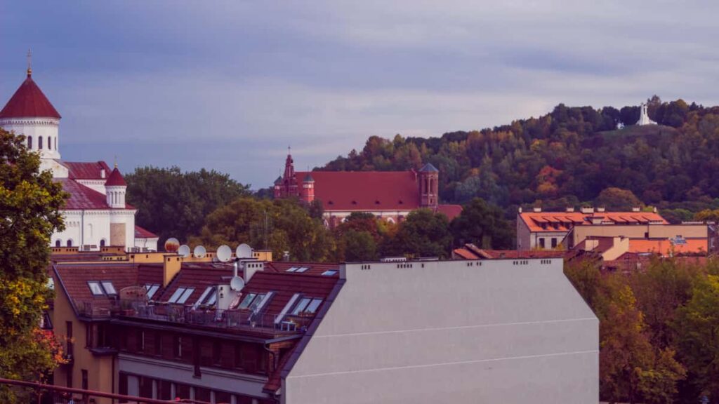 Praktisk guide for danske annoncrer til at finde og samarbejde med finske Twitter-skabere om real-life eventvlogs taktikker, outreach-skabeloner og localisationstips.