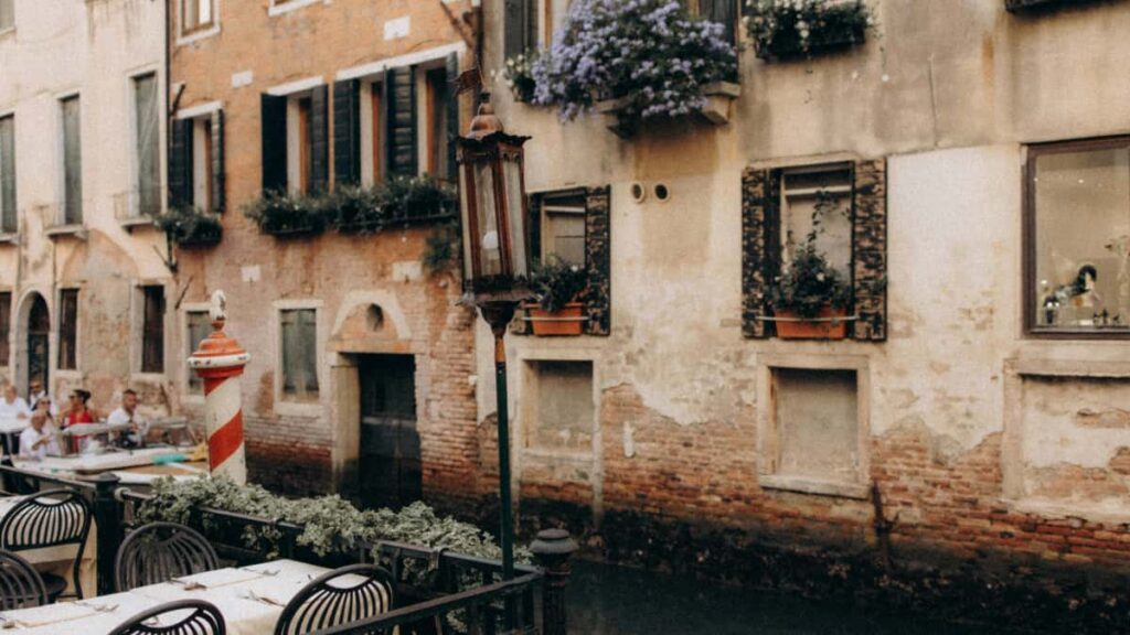 Praktisk guide til danske annoncrer: hvordan du finder og aktiverer spanske Roposo-creators for at ge app-downloads via influencers.