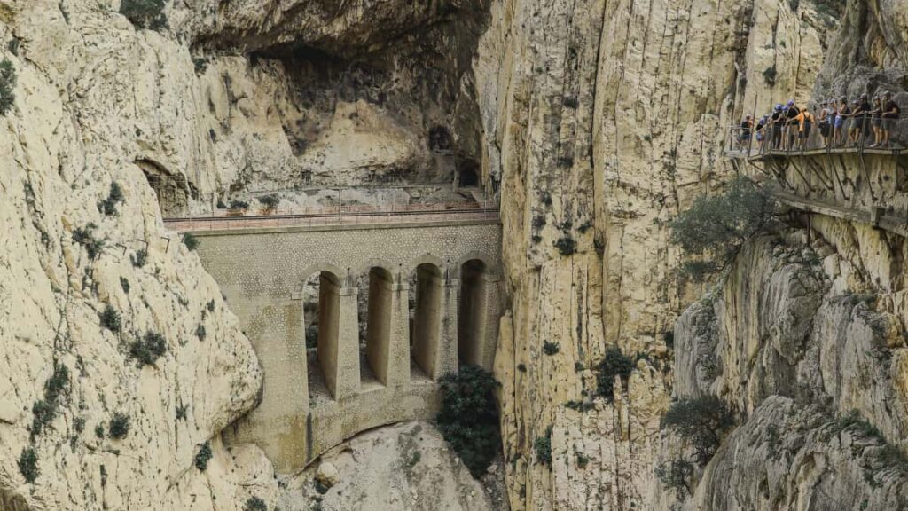 Praktisk guide til danske creators: hvordan du rammer brands pa Discord, pitcher lokale skjulte gems og bygger relationsbaseret samarbejde.