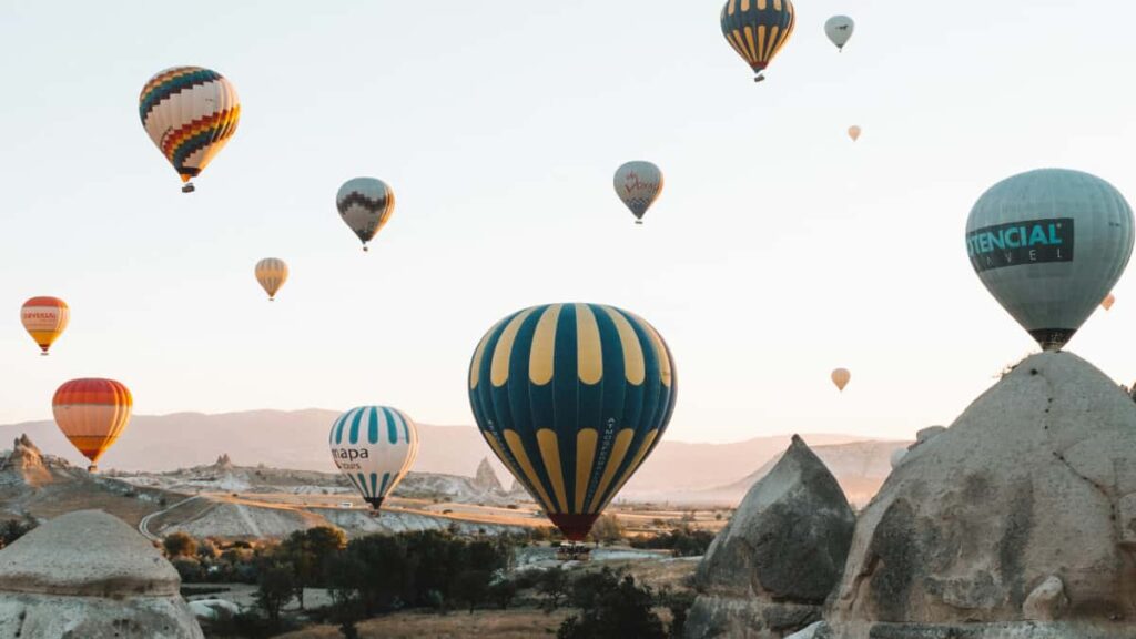 Praktisk guide til danske annoncrer: hvordan du finder, evaluerer og samarbejder med iranske TikTok-skabere for at ge brandeksponering, reach og trovrdighed.