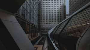 Praktisk guide til danske creators: hvordan du finder, pitch'er og samarbejder med chilenske modebrands pa Facebook for at style outfits med deres produkter.